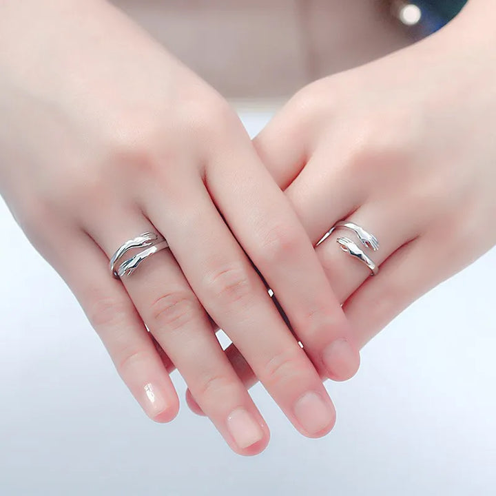 "Infinity Hug Ring" charming and elegant silver