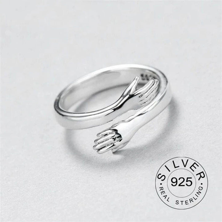 "Infinity Hug Ring" charming and elegant silver